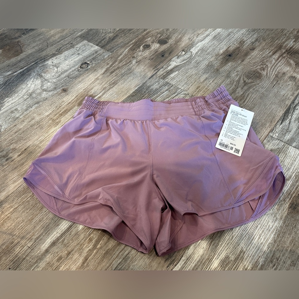 NEW with tags! Lululemon Hotty Hot High-Rise Lined Short 4"
Lavender Lux sz 14 - Picture 4 of 7